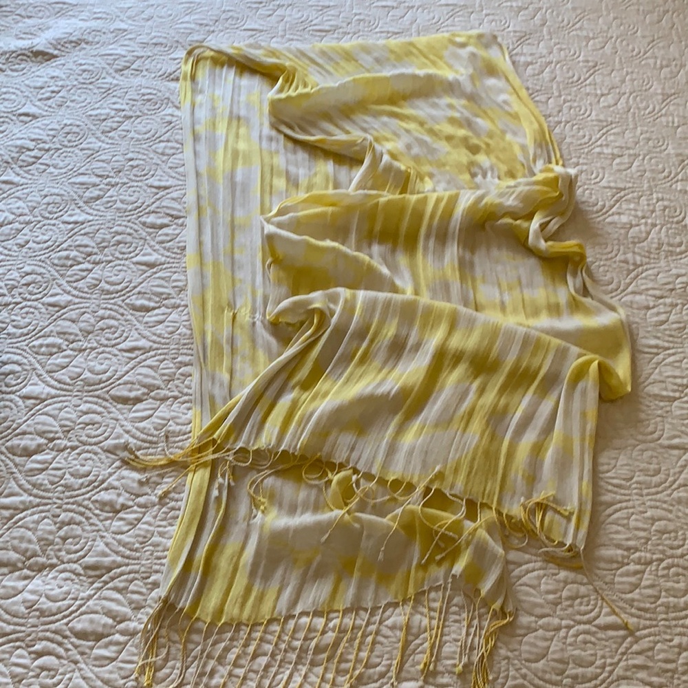 White and yellow flower scarf